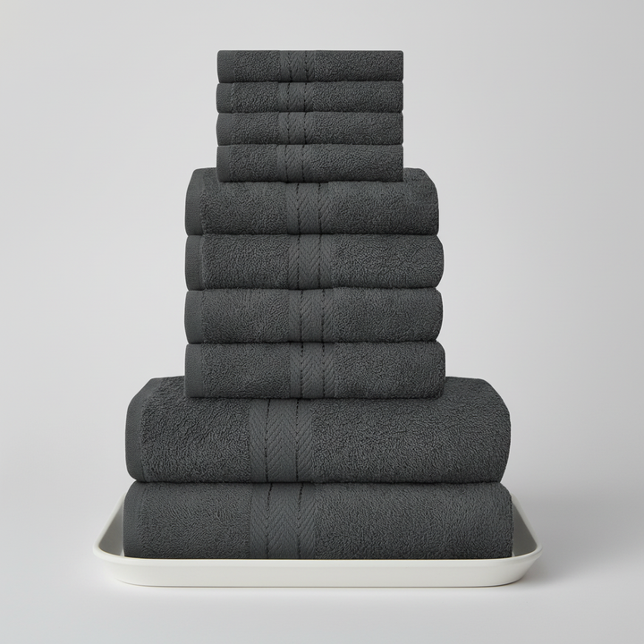 Luxe 10-delige handdoekenset elegant gepresenteerd in een moderne badkamerinrichting.