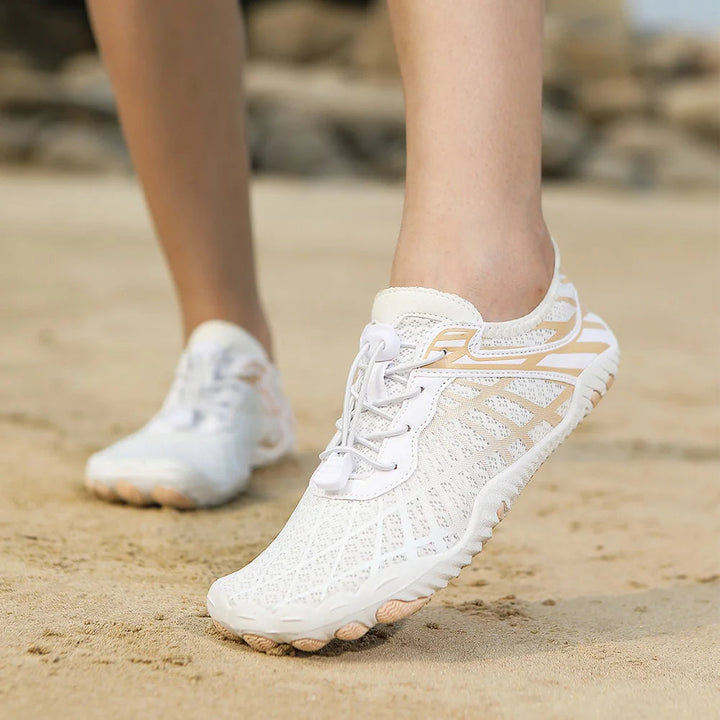 Praktische unisex strandschoenen voor vakantie en zomerse dagen, perfect voor wateractiviteiten.