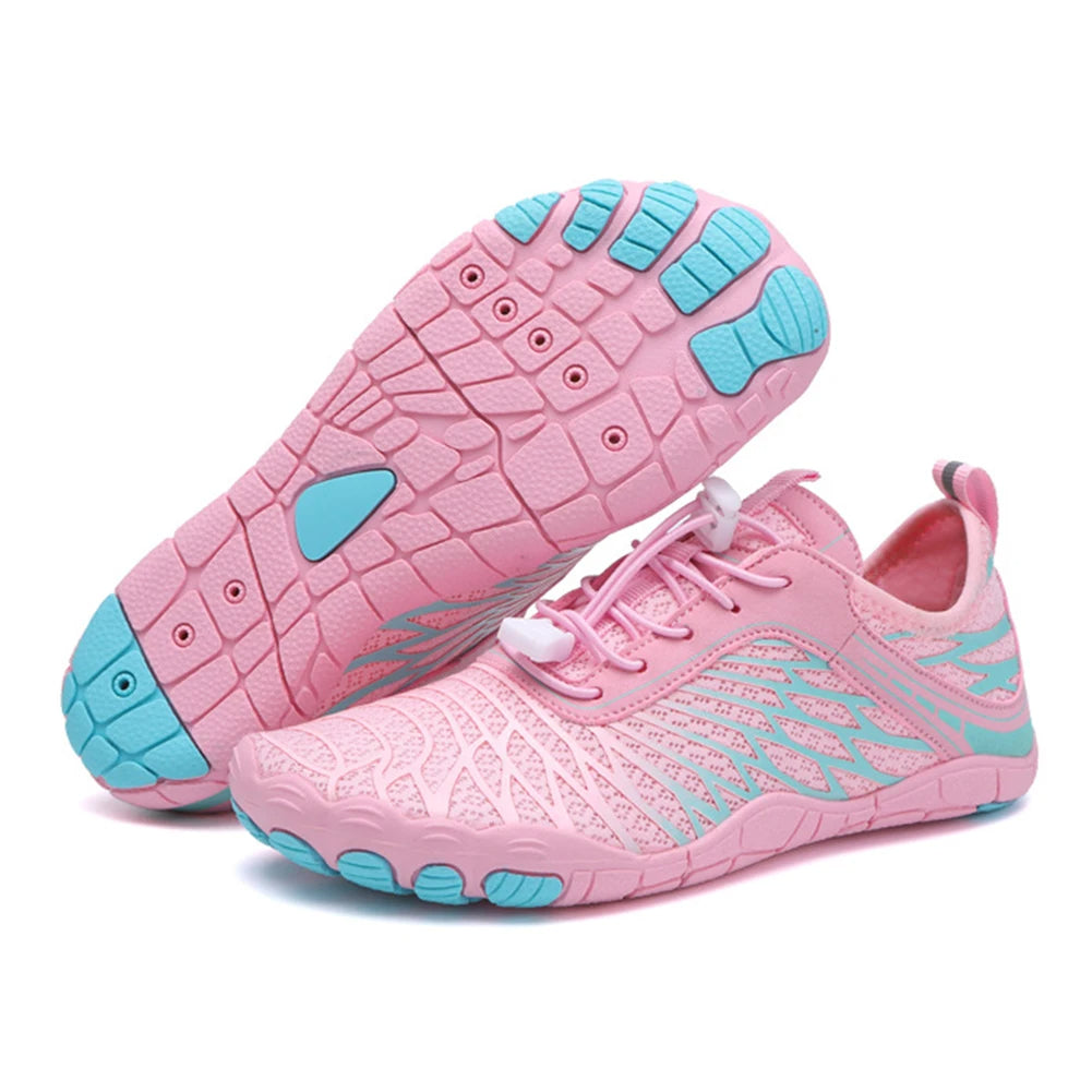 Unisex waterschoenen klaar voor wateractiviteiten, zomer en strandplezier, met gripvaste zool.