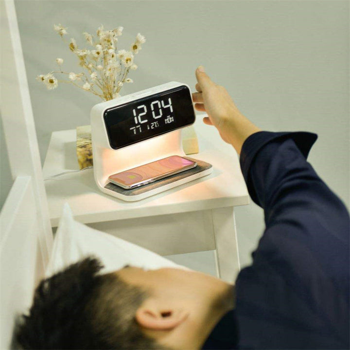Draadloze oplader tafellamp, laad je telefoon op terwijl de compacte LED lamp sfeervol licht geeft.