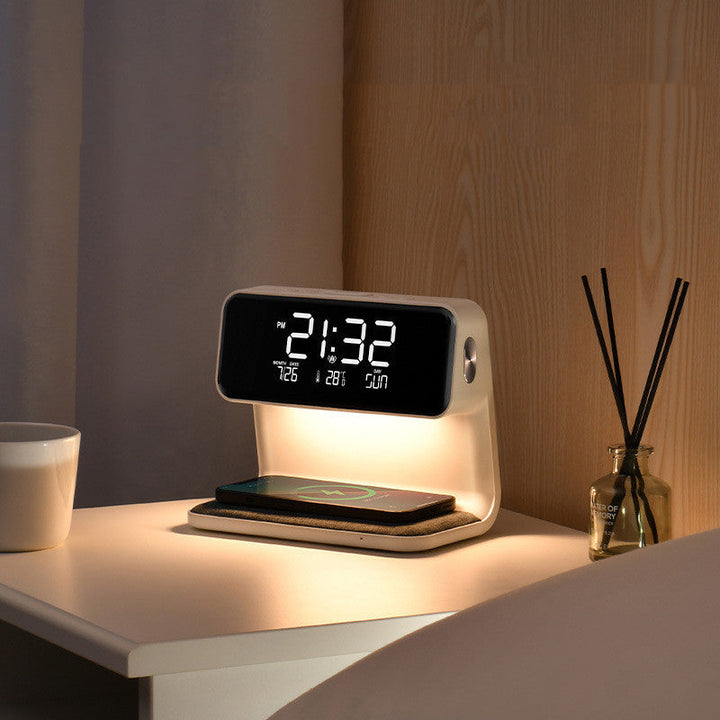 Slimme wekker tafellamp met ingebouwde draadloze oplader en aanpasbare LED nachtverlichting voor je slaapkamer.