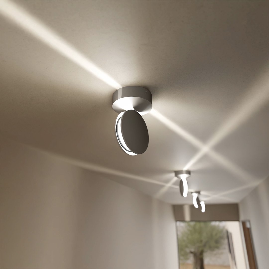 Energiezuinige 360° LED projector voor feestverlichting, brengt een dynamische lichtshow in huis of op evenementen.