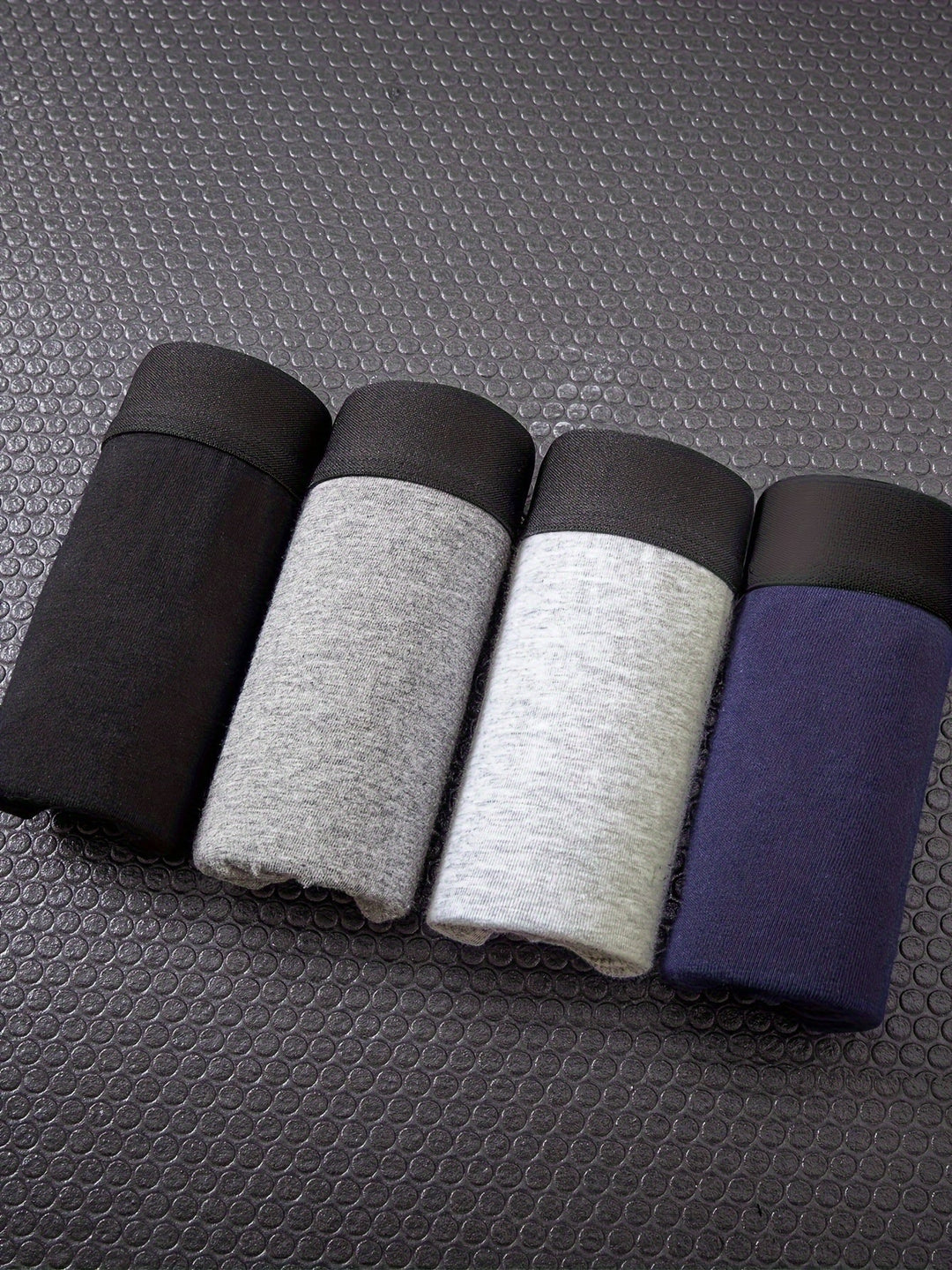 "4-pack heren boxershorts in ademend katoen, effen kleuren, comfortabele pasvorm voor dagelijks gebruik en sport."