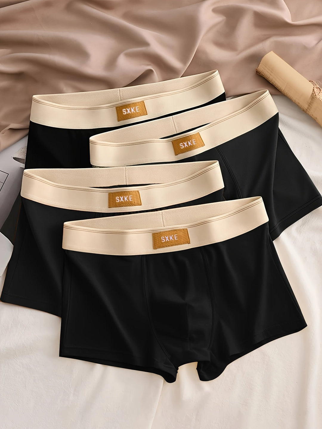 "4-pack heren boxershorts in ademend katoen, effen kleuren, comfortabele pasvorm voor dagelijks gebruik en sport."