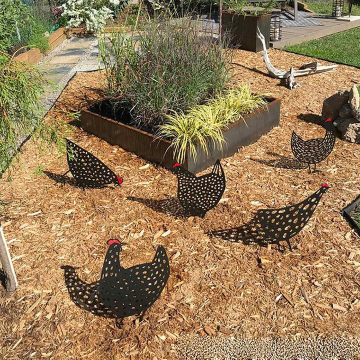Vrolijke kippen decoratie tuinstekers voor een speelse touch in elke tuin. Ideaal buiten ornament.