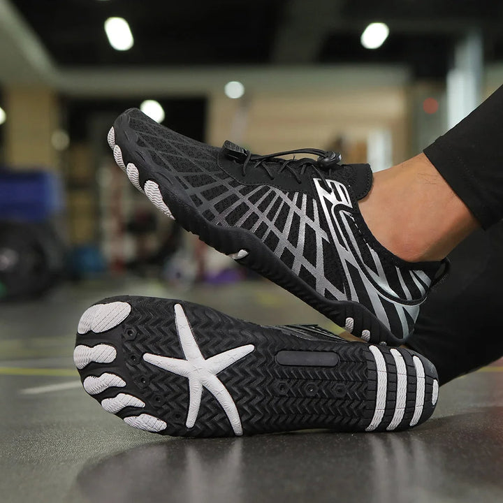 Ademende unisex aquaschoenen van mesh met rubberen anti-slip zool voor comfortabele watersport.