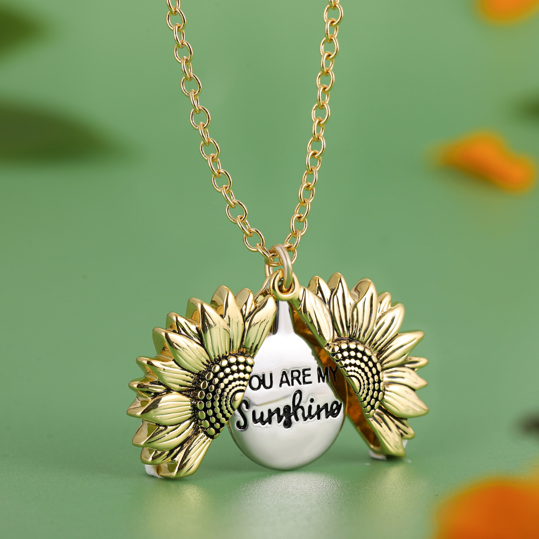 Goudkleurige Solara ketting, een prachtig sieraad met 'You Are My Sunshine' zonne-hanger voor dames.