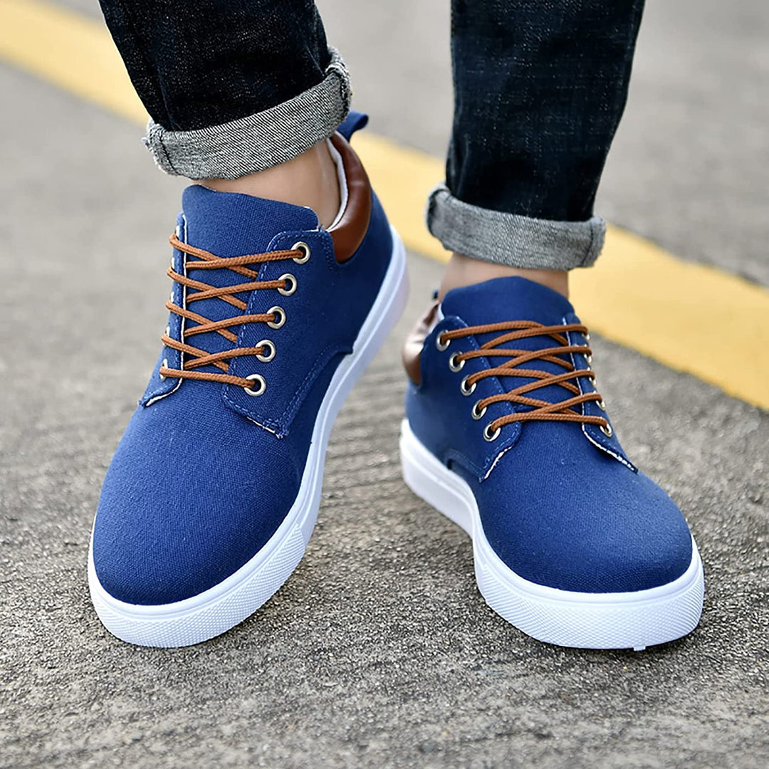 Achteraanzicht van de David herensneakers, met oog voor detail en comfort.