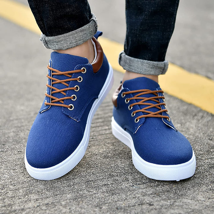 Achteraanzicht van de David herensneakers, met oog voor detail en comfort.