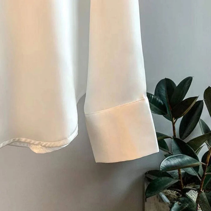 Myra blouse voor dames, modieus en met lange mouwen. Deze klassieke top is een must-have voor elke garderobe.