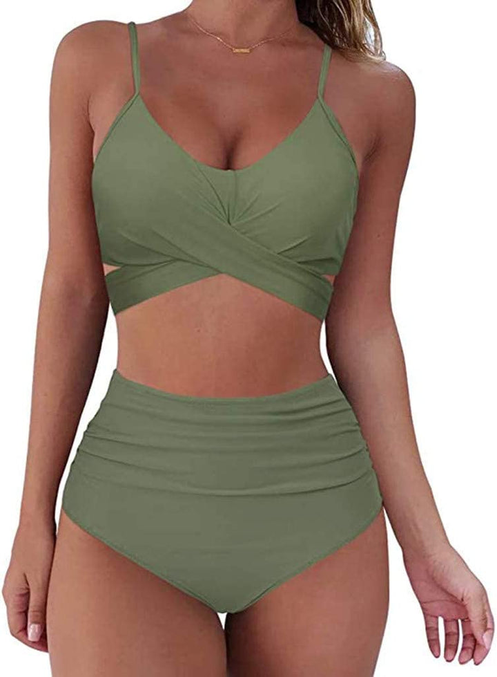 Dames high waisted bikini aan het strand, perfect voor zon, zee en ontspanning.
