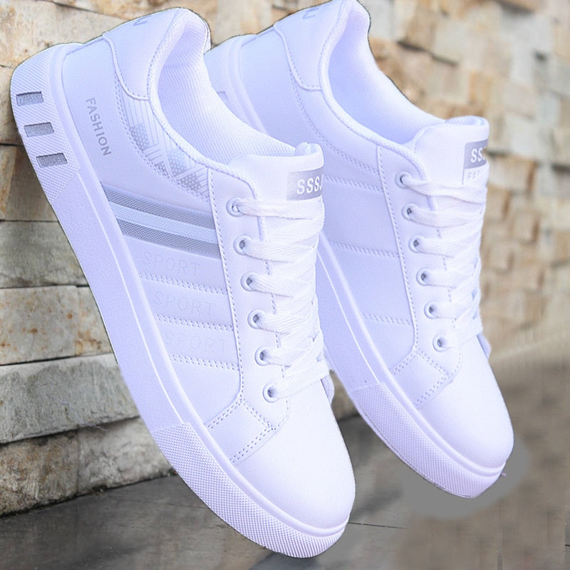Lage heren casual sneakers in een modern zwart design, perfect voor stijlvol dagelijks comfort.