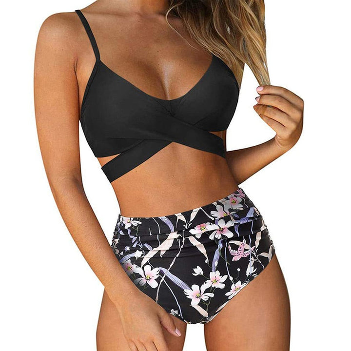 Zomerse dames high waisted bikini, ideaal om mee te zwemmen, zonnen en ontspannen.