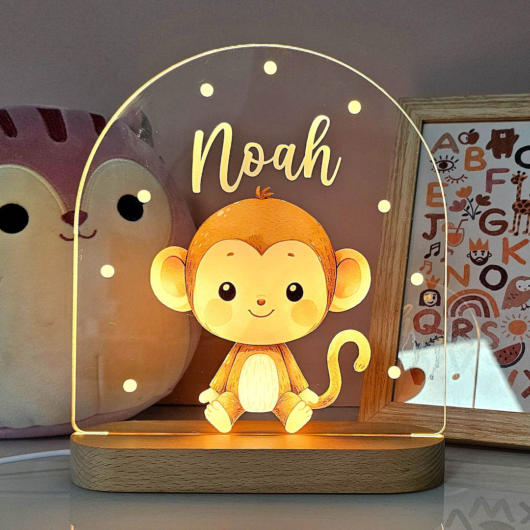 Kindvriendelijk nachtlampje, personaliseerbaar met naam en dierenfiguur (beer), van helder plexiglas.