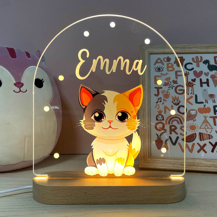 Nachtlampje kinderkamer: dierendesign (dino), met naam gepersonaliseerd, energiezuinige LED lamp.