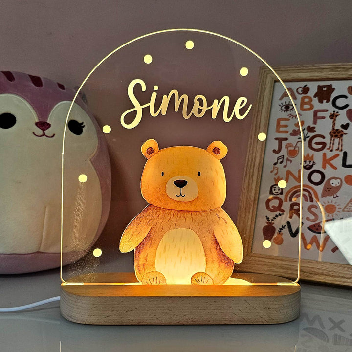 Schattig gepersonaliseerd nachtlampje voor babykamer, met naam en dierenmotief (panda), zachte LED gloed.