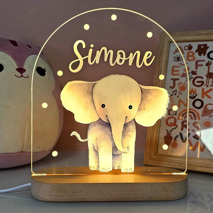 Gepersonaliseerd nachtlampje met naam voor kinderkamer; schattig dier (olifant) design, LED verlichting.