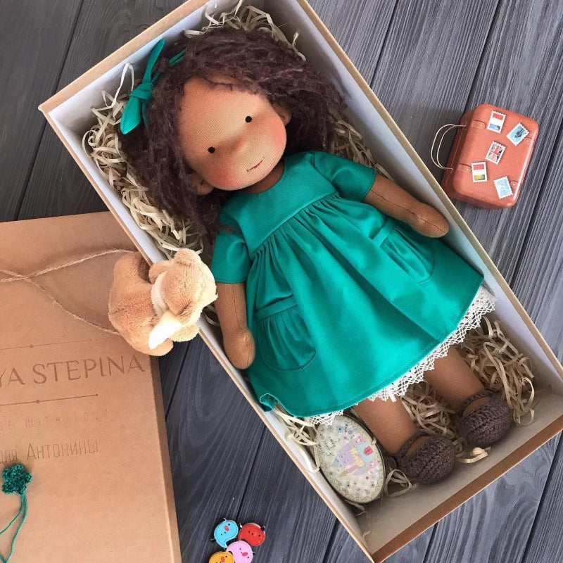 Waldorf kinderpop, gebaseerd op pedagogische principes. Duurzaam en educatief.