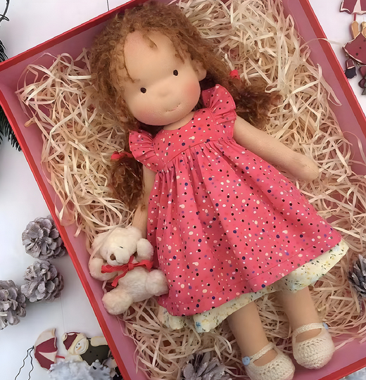 Kinderspeelgoed: mooie Waldorf pop, perfect voor educatief fantasiespel. Ideaal cadeau.