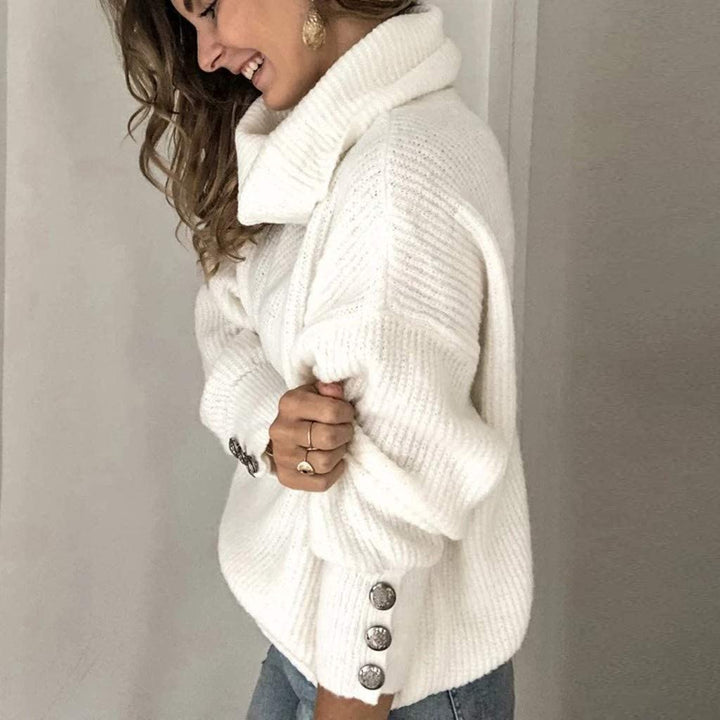 Comfortabele dames coltrui met een hoge col en unieke stijlvolle knopen; een must-have voor de winter.