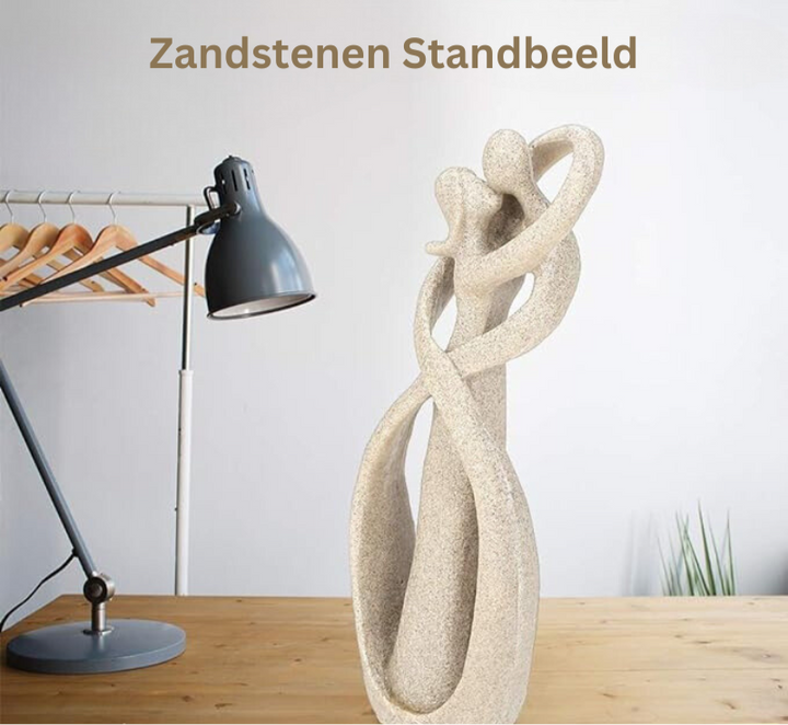 Tijdloos liefdesbeeldje, abstract design; een chique decoratie voor huis of kantoor, geschikt voor jubilea.