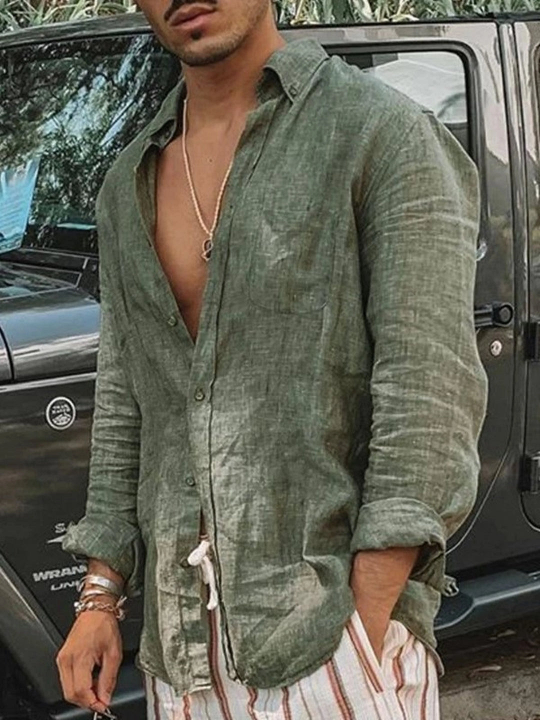 "Ademend linnen overhemd heren, groen, wit, knoopsluiting, stijlvolle casual look, lichtgewicht, ideaal voor warme dagen"