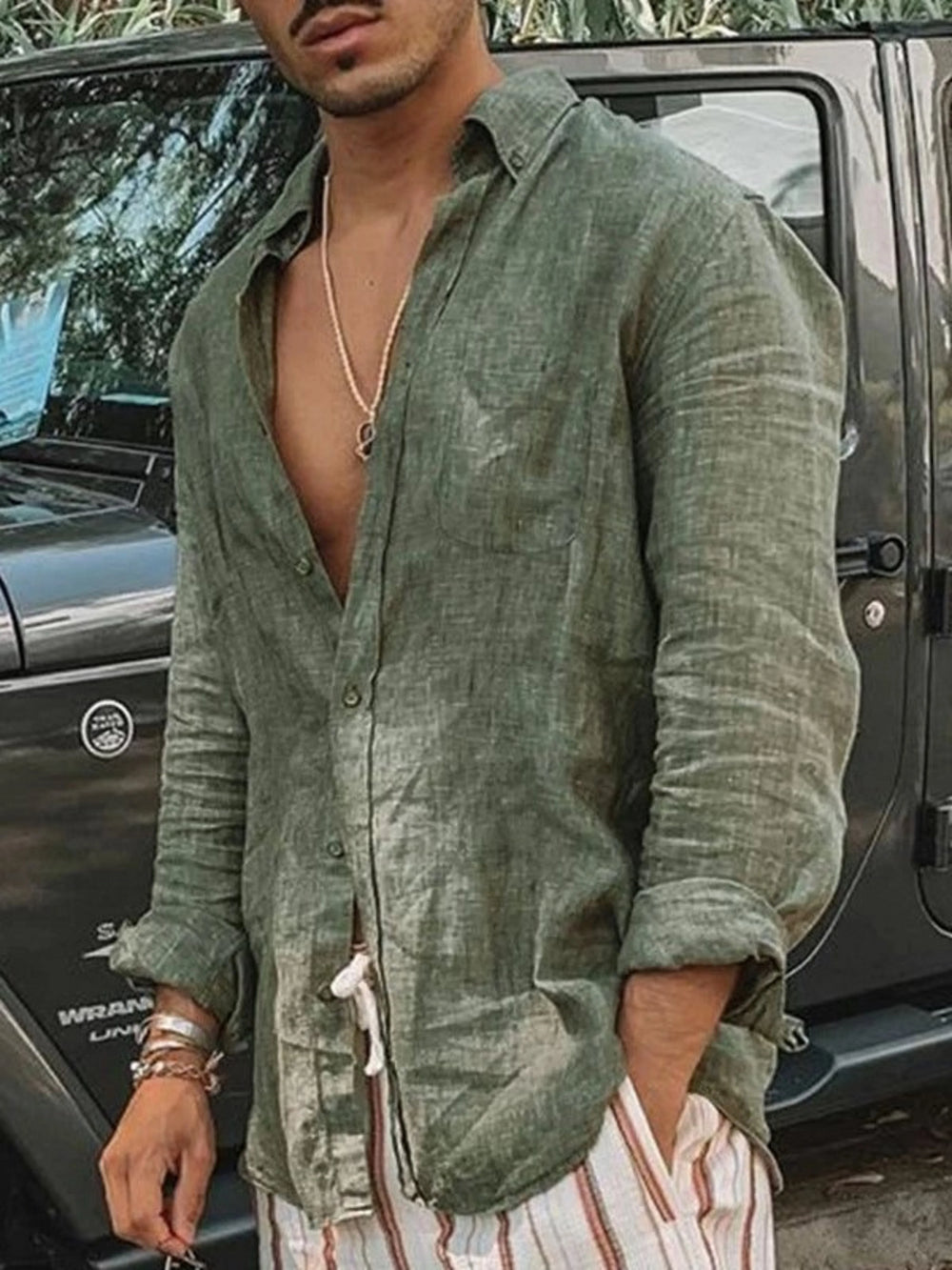 "Ademend linnen overhemd heren, groen, wit, knoopsluiting, stijlvolle casual look, lichtgewicht, ideaal voor warme dagen"