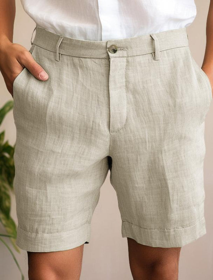 "Ademende linnen zomershorts voor heren in wit, stijlvol en comfortabel met elastische tailleband en trekkoord."