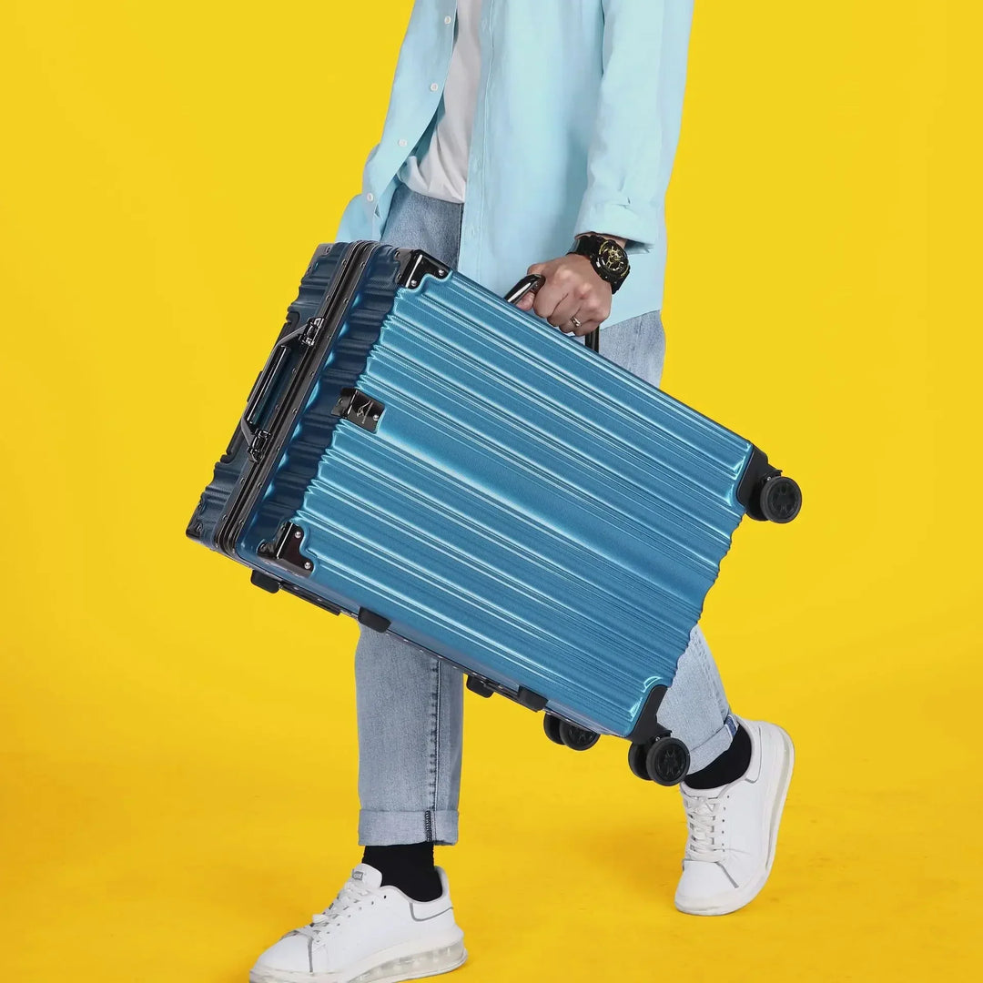 Robuuste aluminium hardshell reiskoffer Geneva, betrouwbare reisbagage die lang meegaat op elke vakantie.