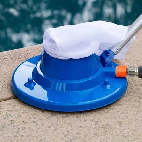 "AquaVac chemievrije zwembadreiniger, robuust ontwerp, krachtige zuigkracht, verwijdert bladeren en vuil zonder chemicaliën."