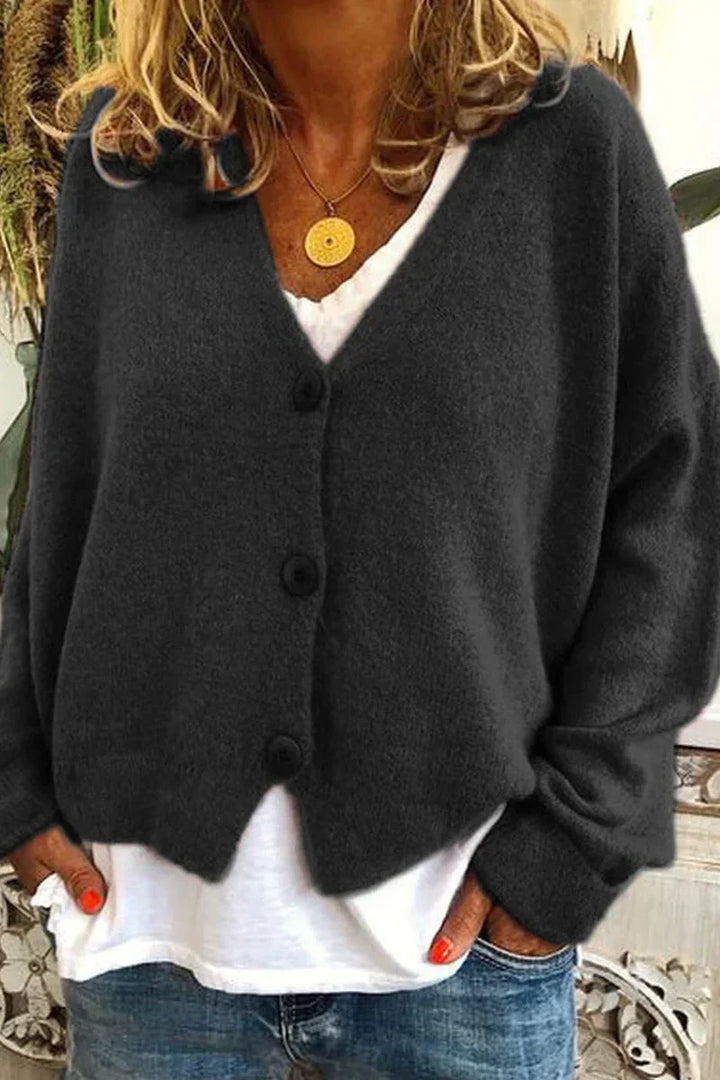 "Aspen vest in geel met elegant patchwork, V-hals en lange mouwen. Knus en trendy voor dames, ideaal voor elke gelegenheid."