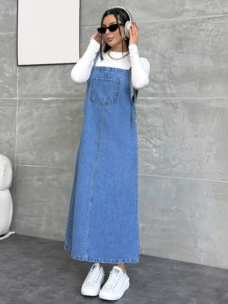 Comfortabele azuurblauwe dames zomerjurk met spaghettibandjes, veelzijdig voor lente en zomerse vakanties.
