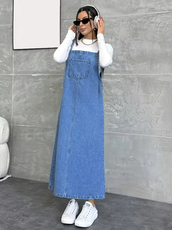 Comfortabele azuurblauwe dames zomerjurk met spaghettibandjes, veelzijdig voor lente en zomerse vakanties.