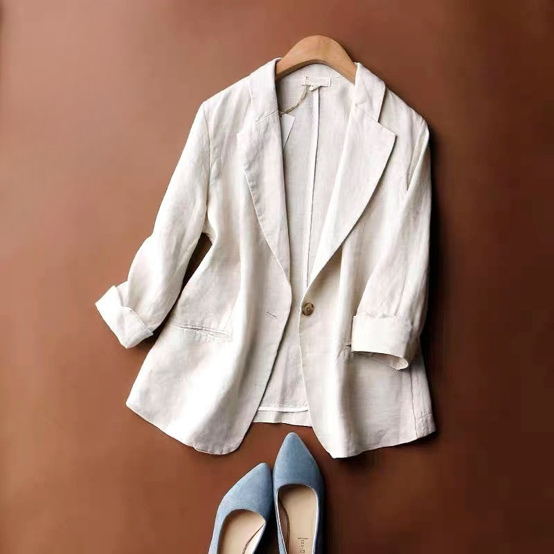Beige dames blazer, lichtgewicht en ademend, ideaal voor een veelzijdige elegante look.