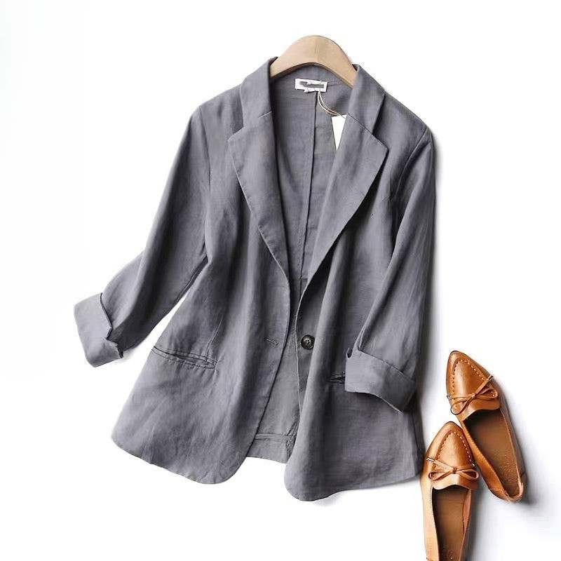 Elegante damesblazer in beige, een ademend en veelzijdig kledingstuk voor elke gelegenheid.