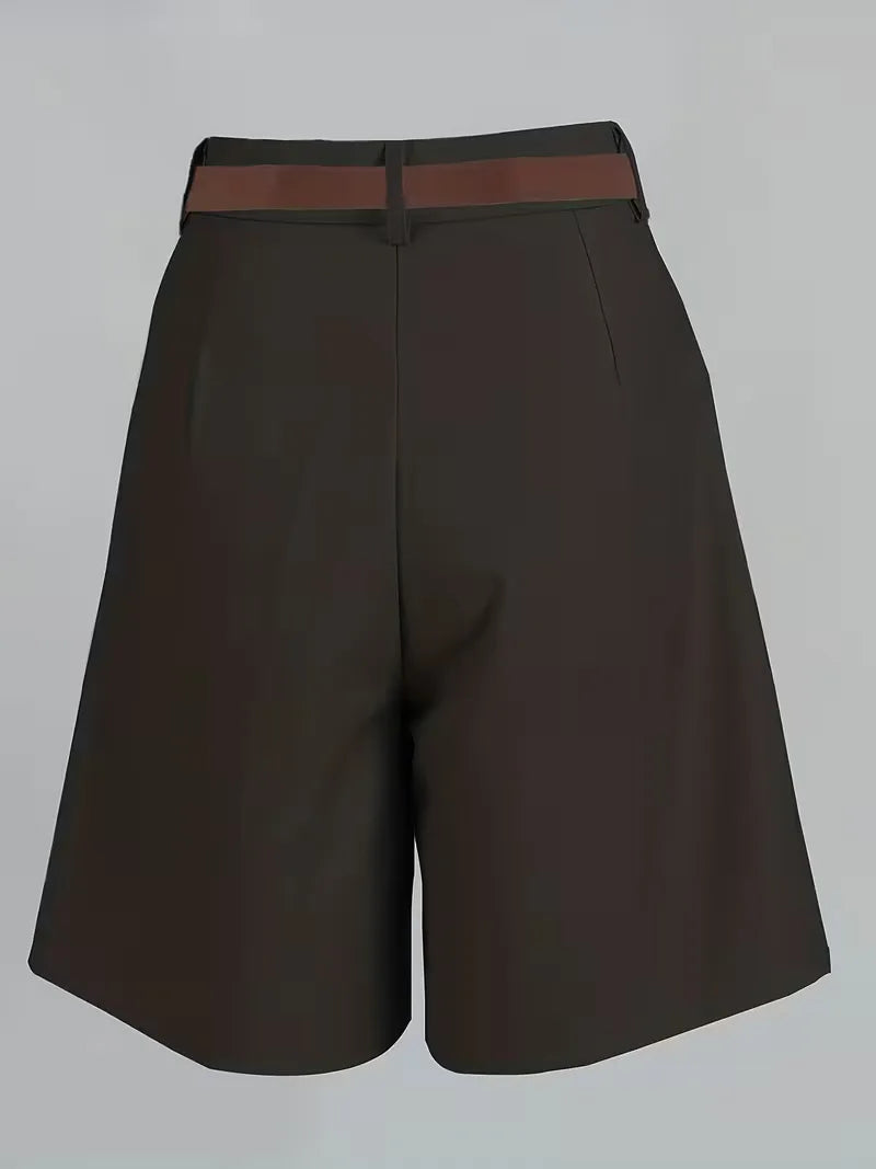 Veelzijdige beige dames shorts: high-waist, straight leg. Combineer casual of elegant voor een complete zomerlook.