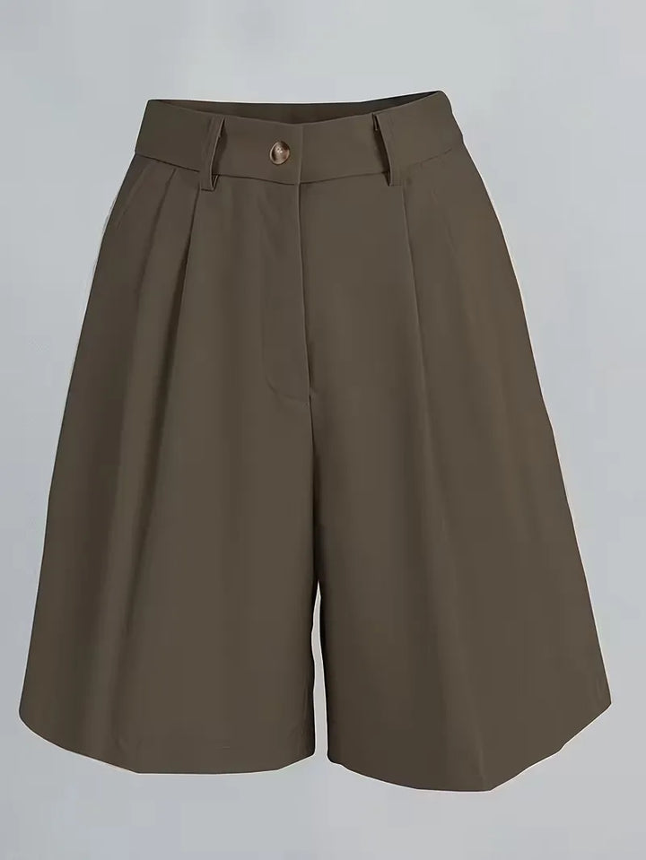 Elegante zwarte dames high-waist straight leg shorts met plooien, een veelzijdige optie voor smart-casual zomer outfits.