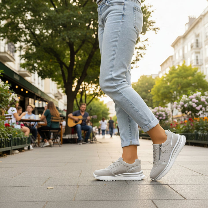 Antislip buitenzool van de grijze dames orthopedische wandelschoenen Nicole, voor veiligheid op elke ondergrond.