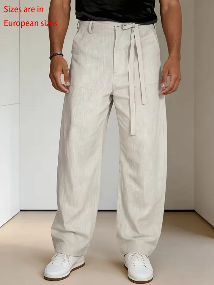 Elegante straight leg damesbroek in beige met strikceintuur, veelzijdig voor zowel zakelijk als vrije tijd.