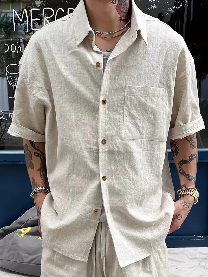 Beige heren casual overhemd met korte mouwen, luchtig en stijlvol voor een ontspannen zomerlook.