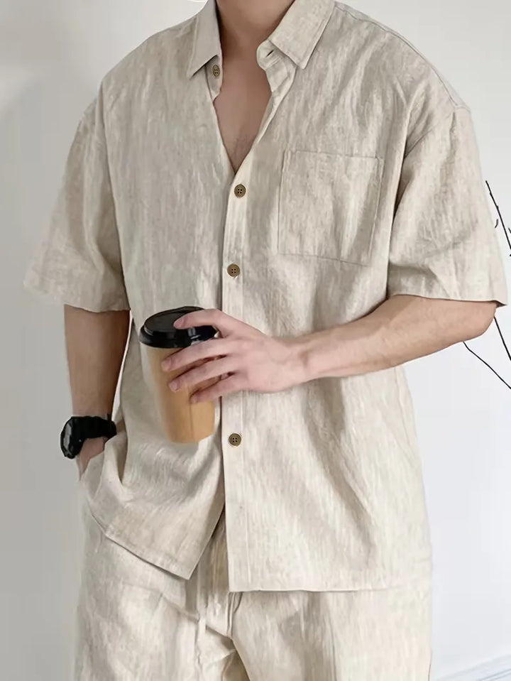 Regular fit beige casual overhemd voor heren met korte mouwen en V-hals, ideaal voor dagelijks gebruik.