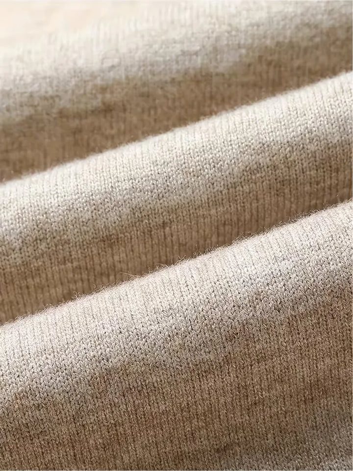 Veelzijdige beige heren coltrui, perfecte smart casual kleding voor de moderne man.