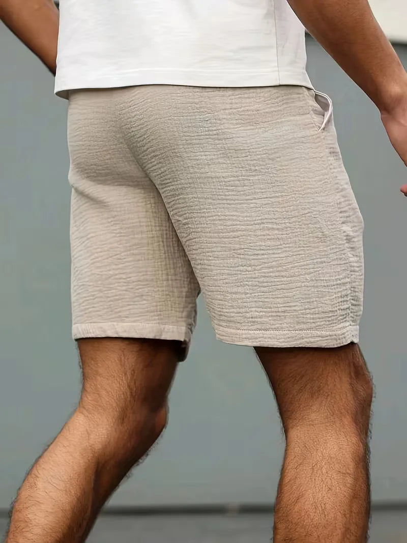 Veelzijdige heren korte broek in beige, met een relaxed fit en comfortabele elastische taille voor warme dagen.