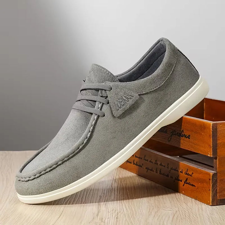 Ademende beige heren instappers, ideaal voor warme dagen en ultiem comfort.