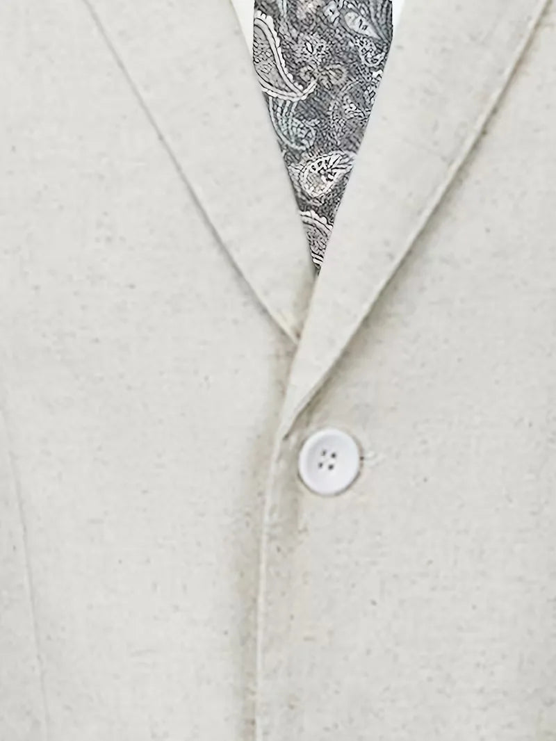 Modieus beige slim fit herenpak gedragen door man, ideaal voor een eigentijdse zakelijke of feestlook.
