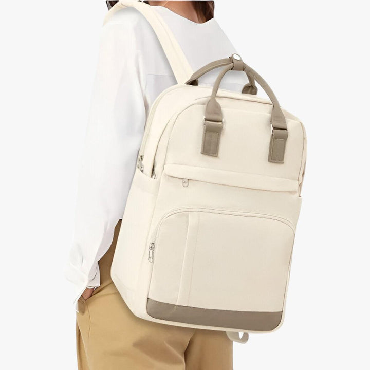 Moderne en duurzame beige unisex waterdichte reistas 'Mira' voor stedelijk gebruik; perfect voor werk of school.