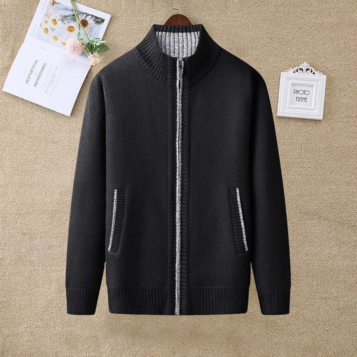 "Blauw herenvest van hoogwaardige fleece met rits en hoge kraag, perfect voor lente. Warm en veelzijdig ontwerp."