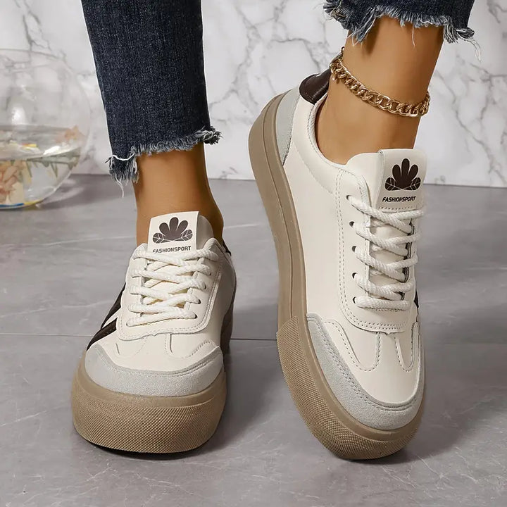 Trendy casual sneakers: veelzijdige damesschoenen met subtiele details voor elke dag.