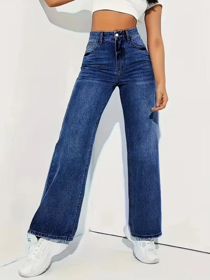 Draag deze comfortabele blauwe straight jeans met hoge taille voor een moeiteloos stijlvolle look.