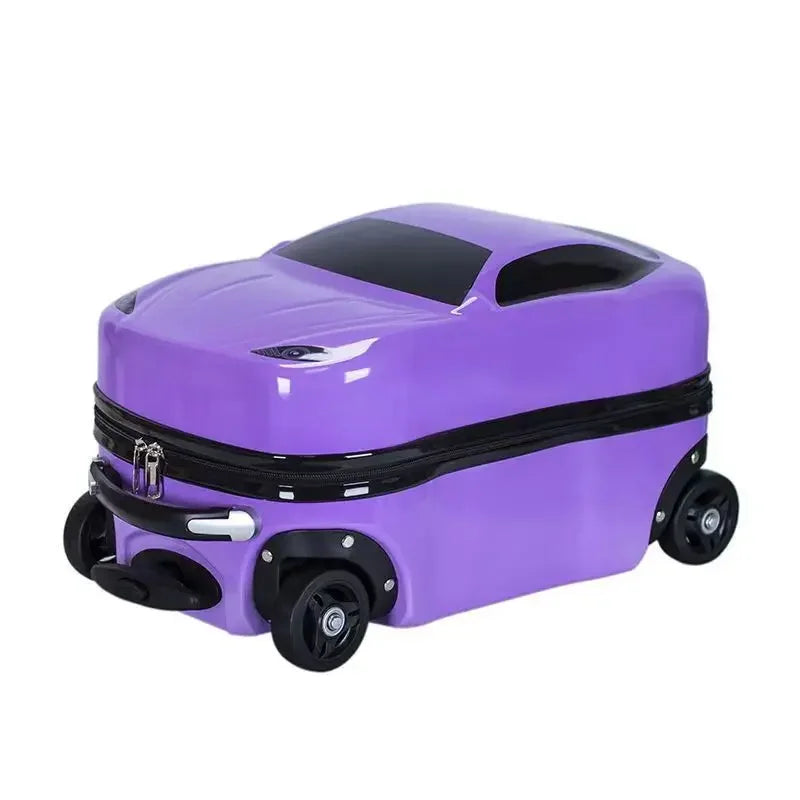 Praktische kinderkoffer met auto design, perfect formaat voor handbagage en gemakkelijk te hanteren.